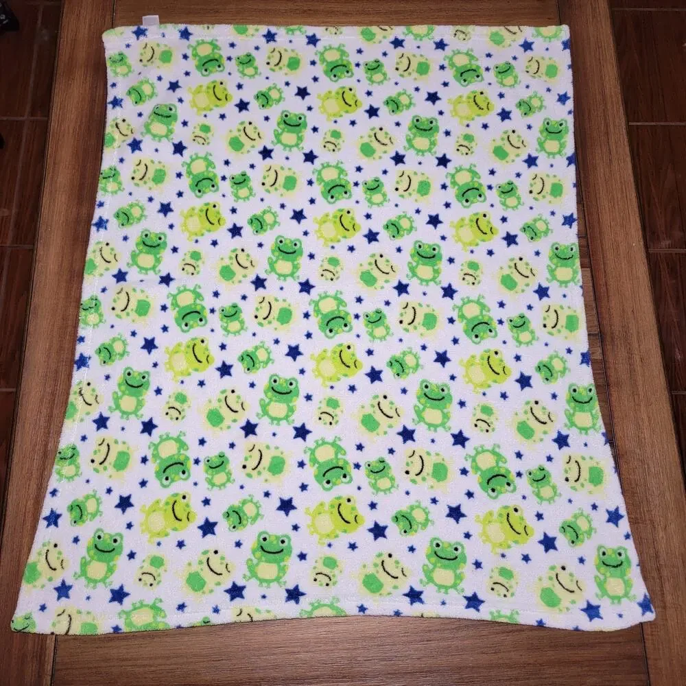Cutie Pie Fleece Infant Blanket: Green Frogs & Blue Stars 30
